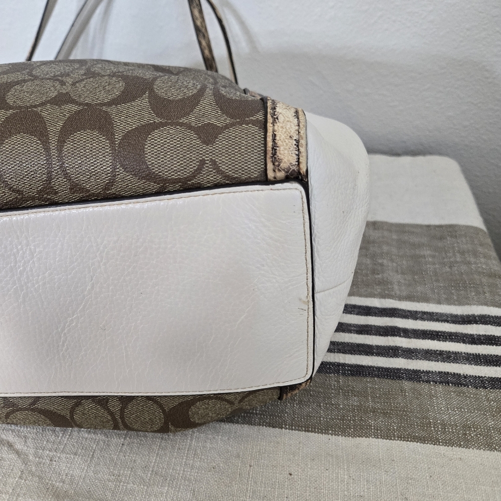 Coach Kristy C7332 Signature C With Snake Trim Shoulder Bag - Picture 16 of 16